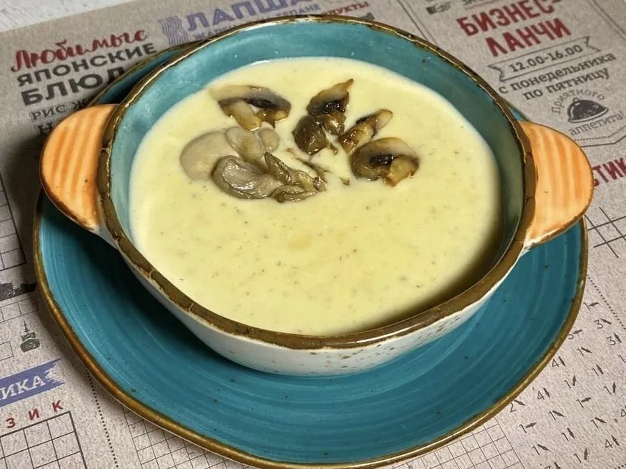 Картофельно-копченый суп с шампиньонами  и вешенками