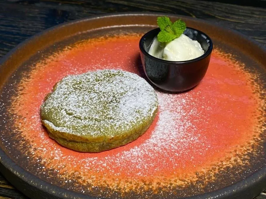 Фондан матча с белым шоколадом и мороженым