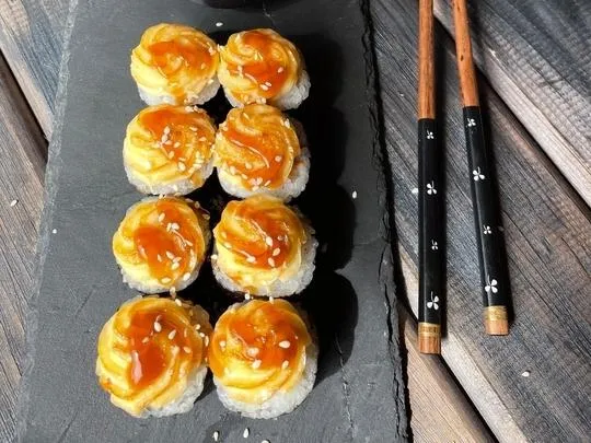 Запеченный ролл с креветкой