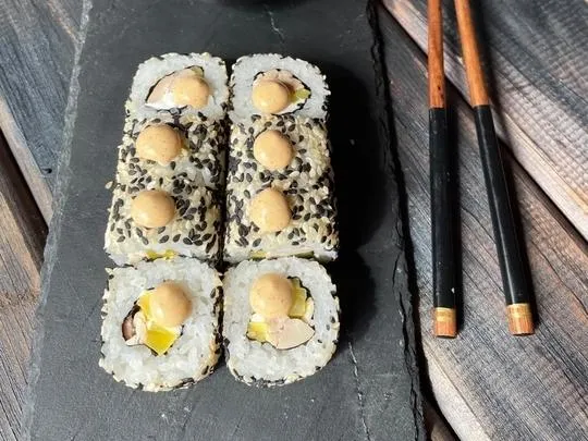 Ролл спайс с такуаном 
