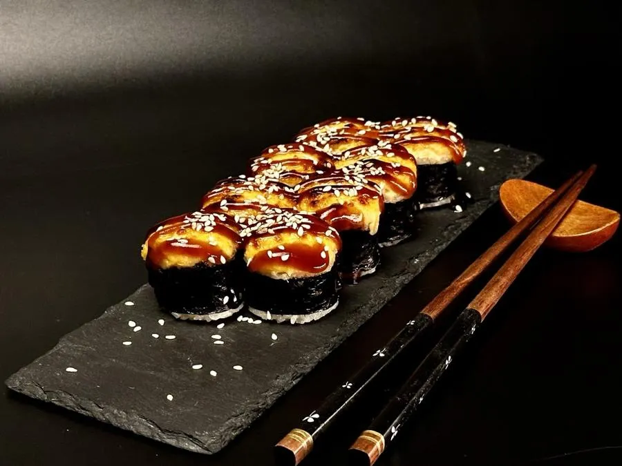 Ролл запеченный том Ям