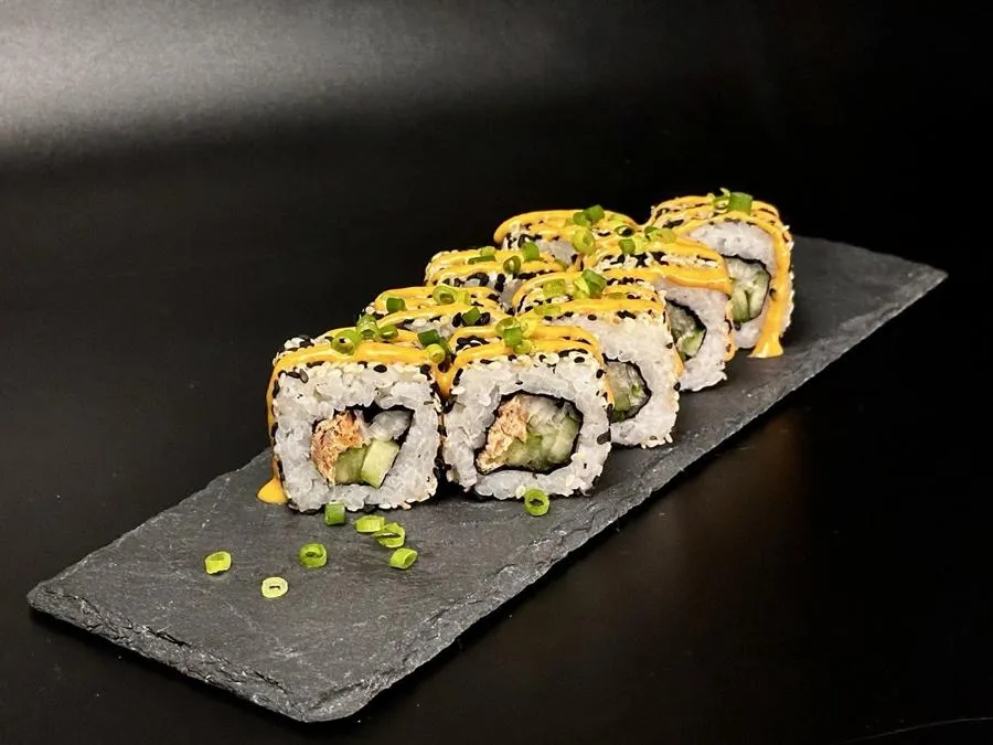 Ролл спайси лосось